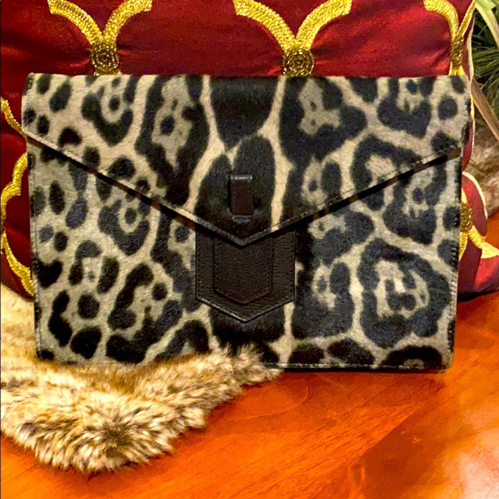 ⚫️⚪️”RARE FIND!! YSL EVENING/CLUTCH”⚪️⚫️